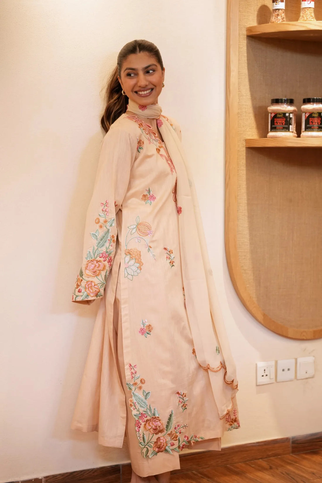 APRICOT AURA